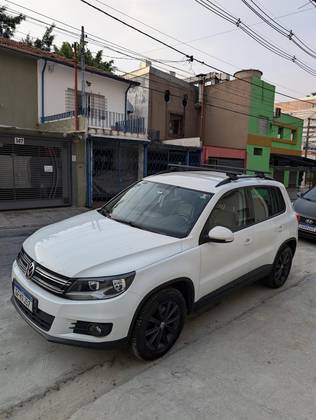 VOLKSWAGEN TIGUAN 1.4 TSI 16V TURBO GASOLINA 4P DSG VOLKSWAGEN TIGUAN 1.4 TSI 16V TURBO GASOLINA 4P DSG